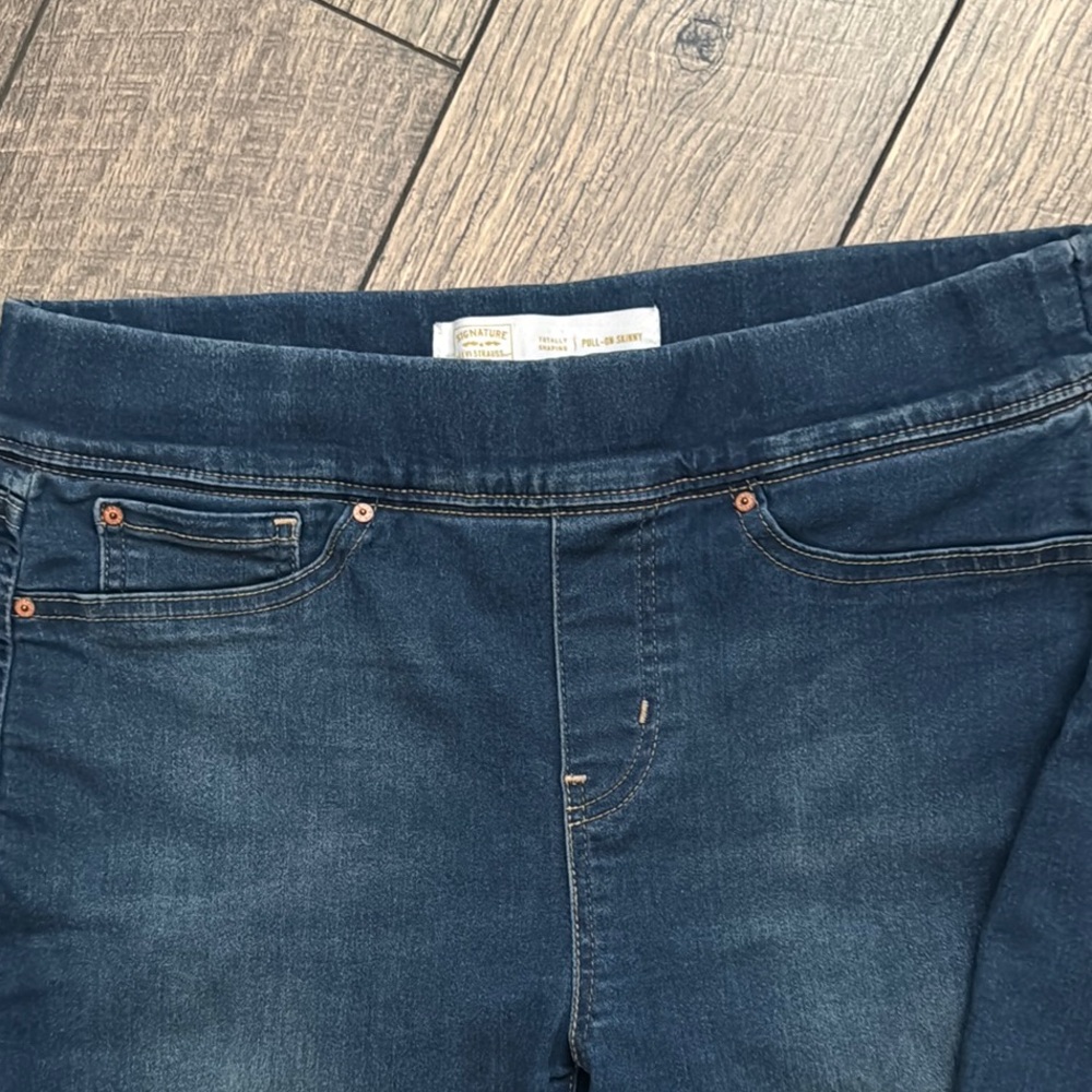 Levi's Pull On Skinny Jeans- Totally Shaping  Size 12 - Picture 4 of 9